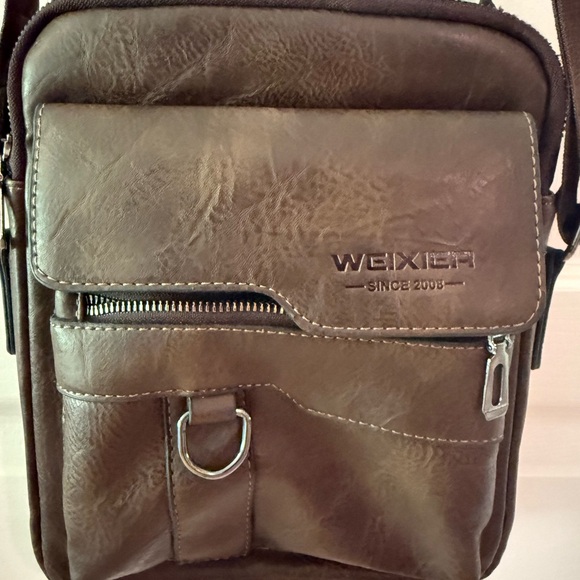 Weixier | EUC Brown Travel Crossbody Bag - Picture 2 of 3